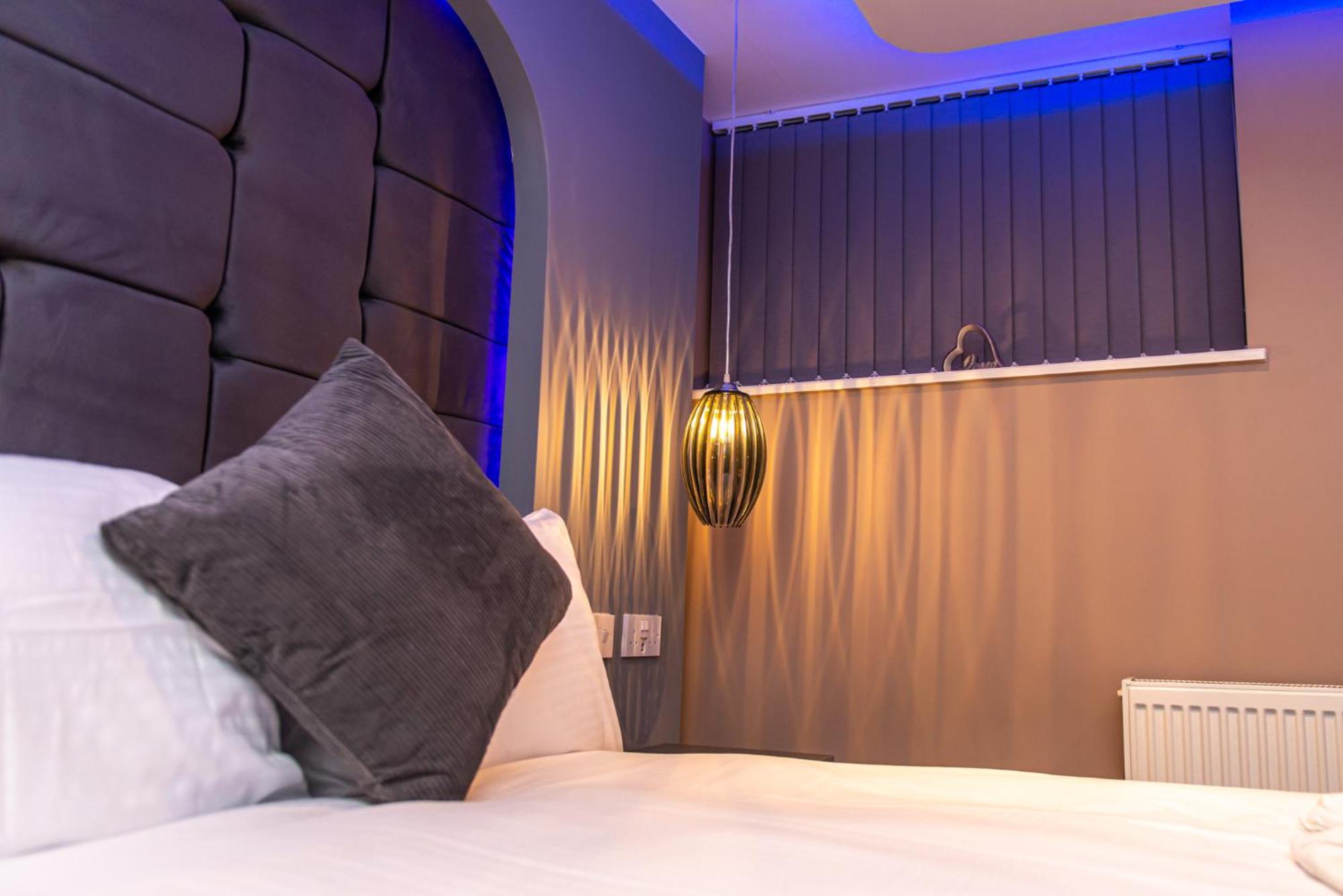 Optimal Apartments Bradford  Bilik gambar