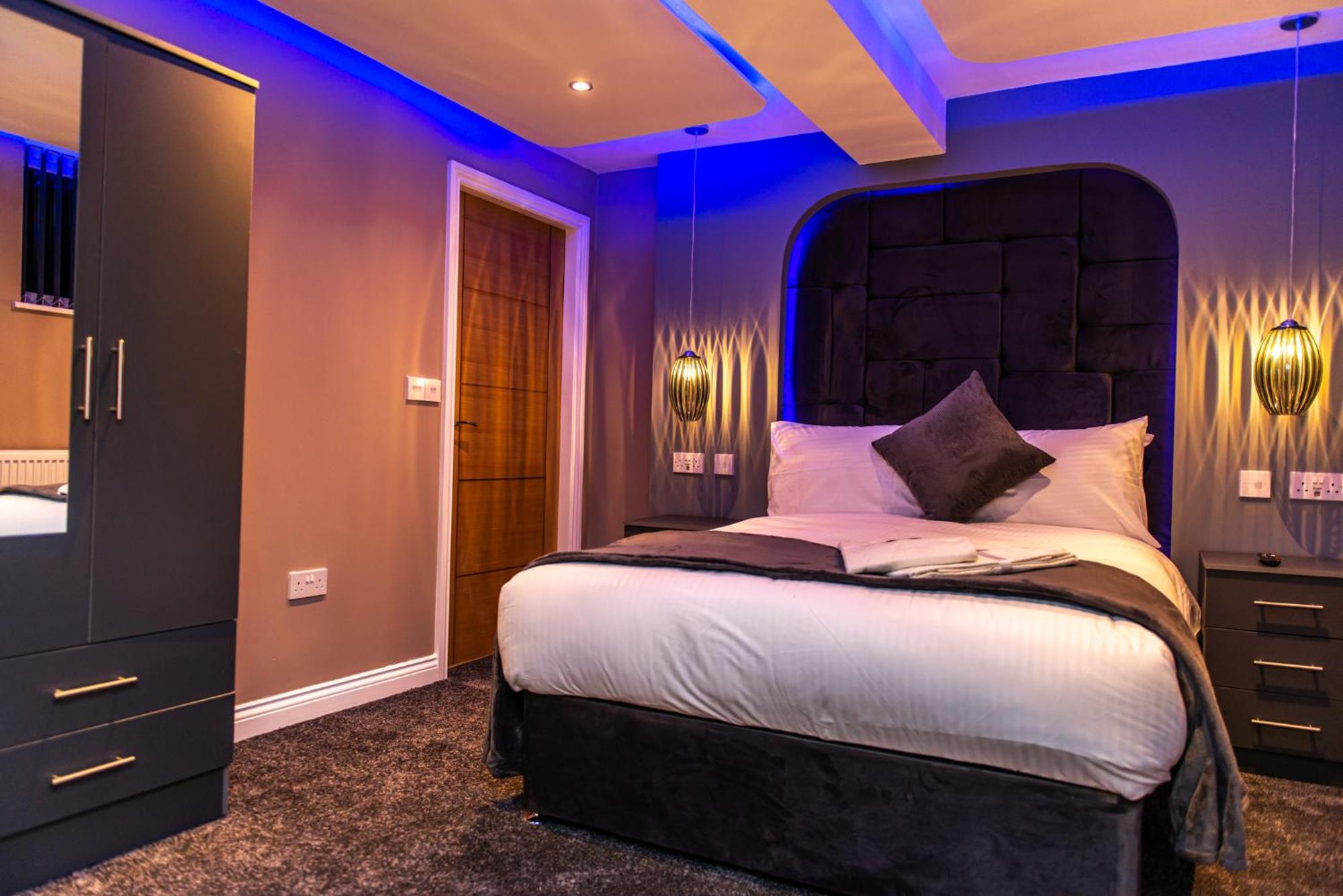 Optimal Apartments Bradford  Bilik gambar