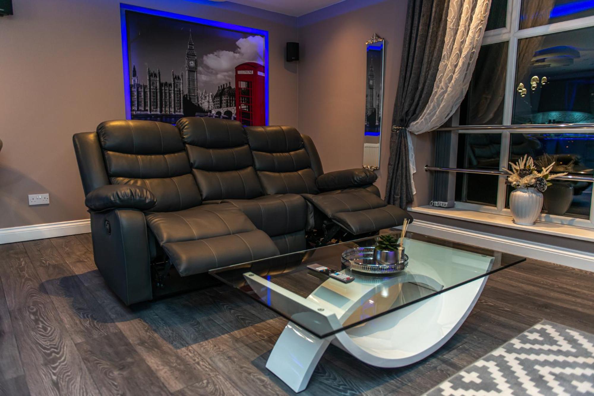 Optimal Apartments Bradford  Bilik gambar