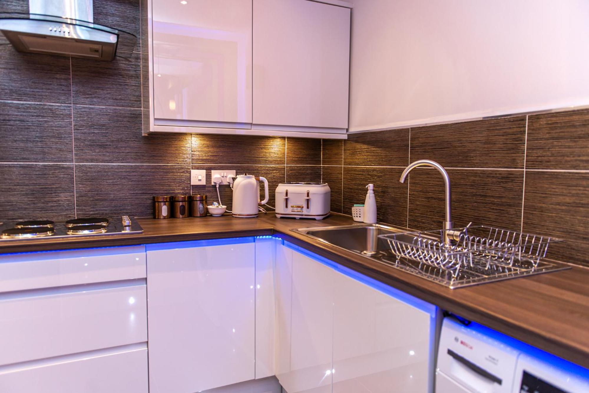 Optimal Apartments Bradford  Bilik gambar