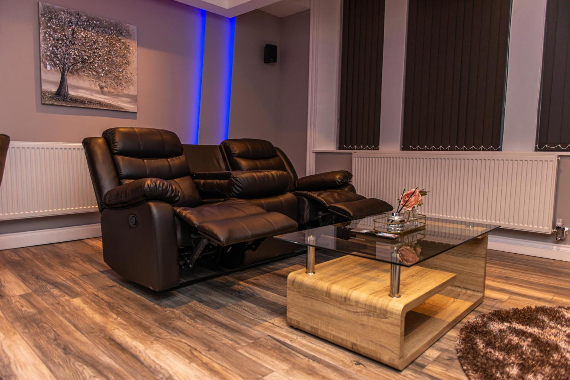 Optimal Apartments Bradford  Bilik gambar