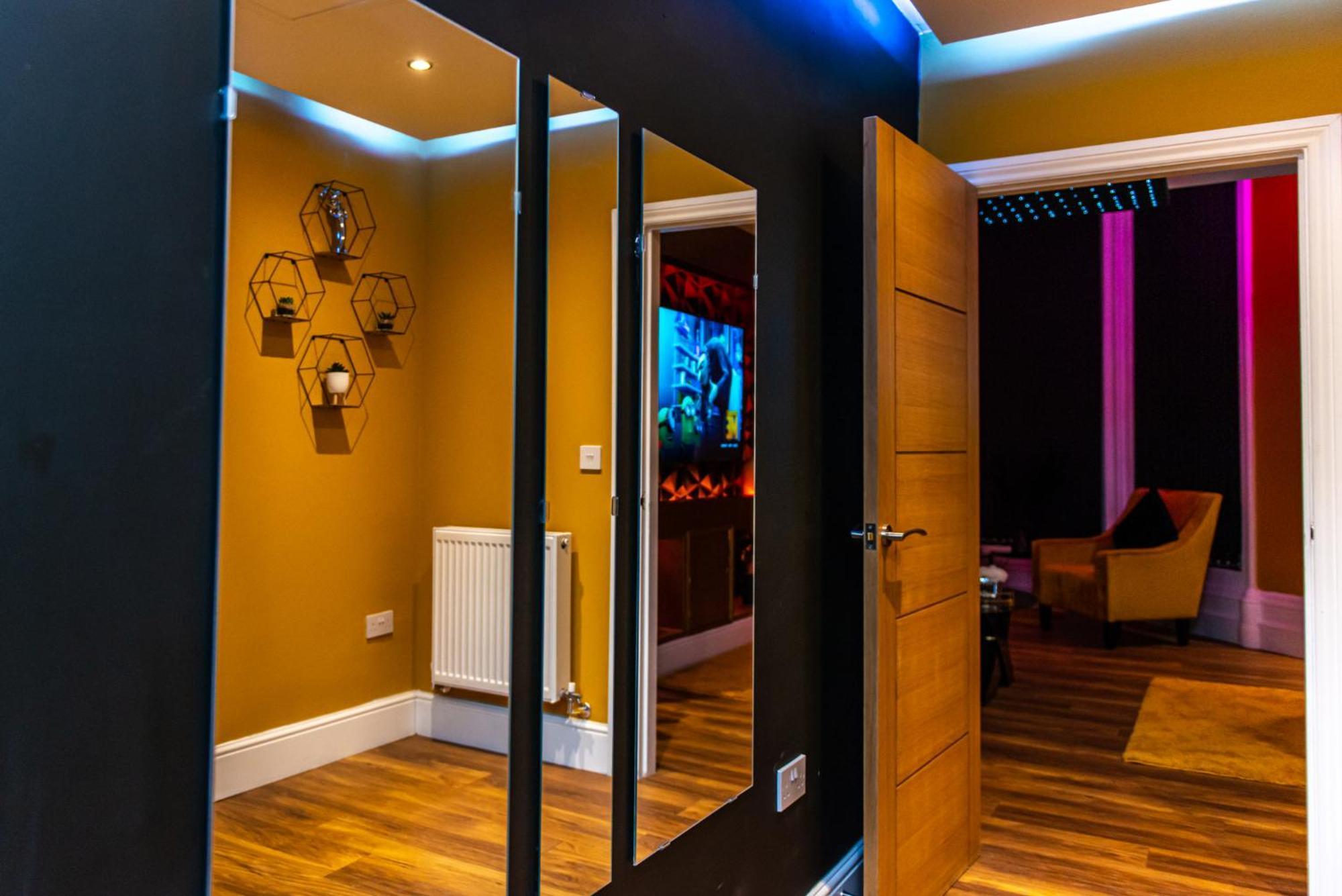 Optimal Apartments Bradford  Bilik gambar