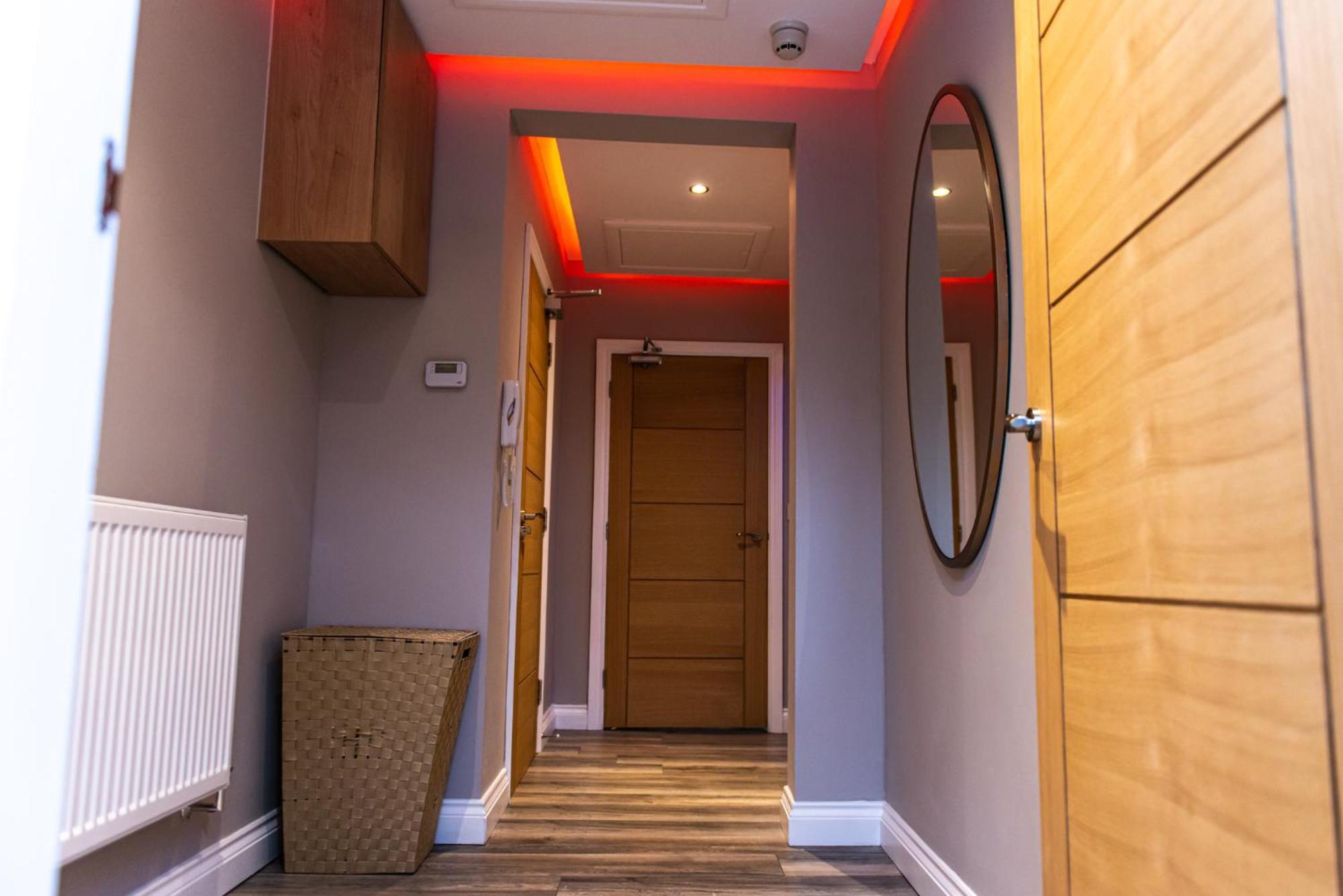 Optimal Apartments Bradford  Bilik gambar