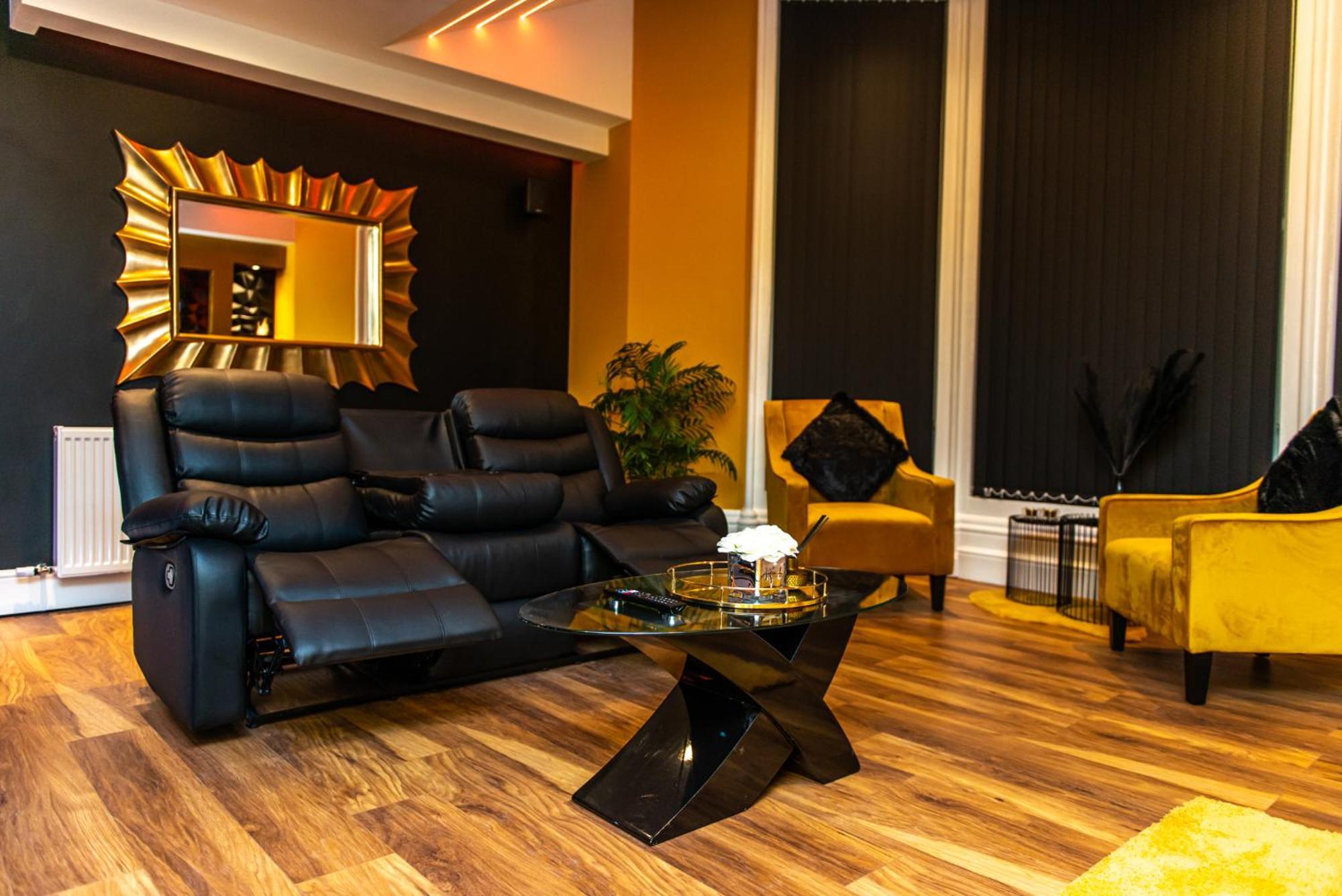 Optimal Apartments Bradford  Bilik gambar