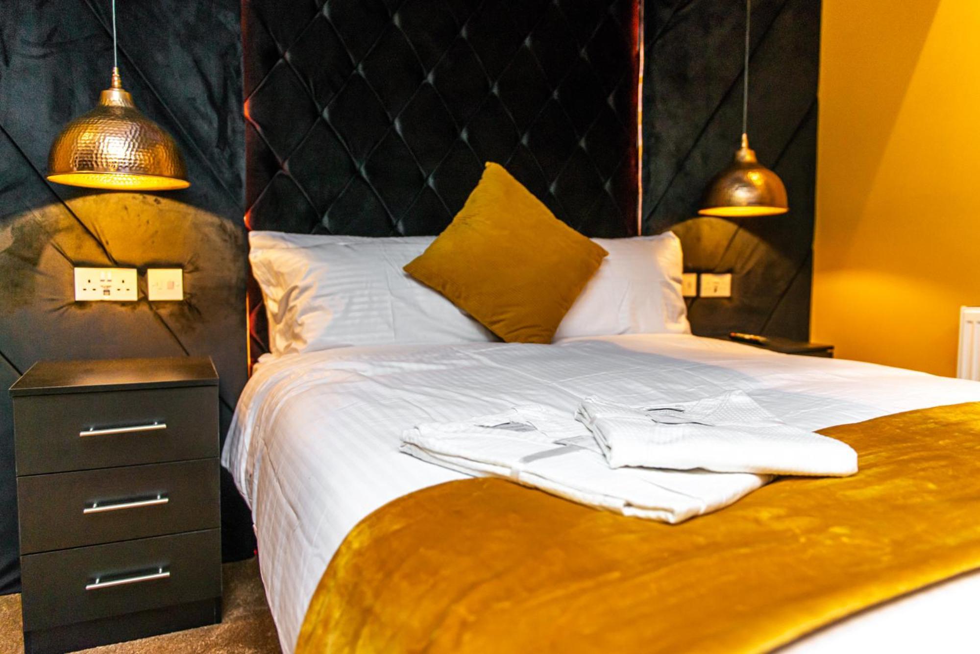 Optimal Apartments Bradford  Bilik gambar