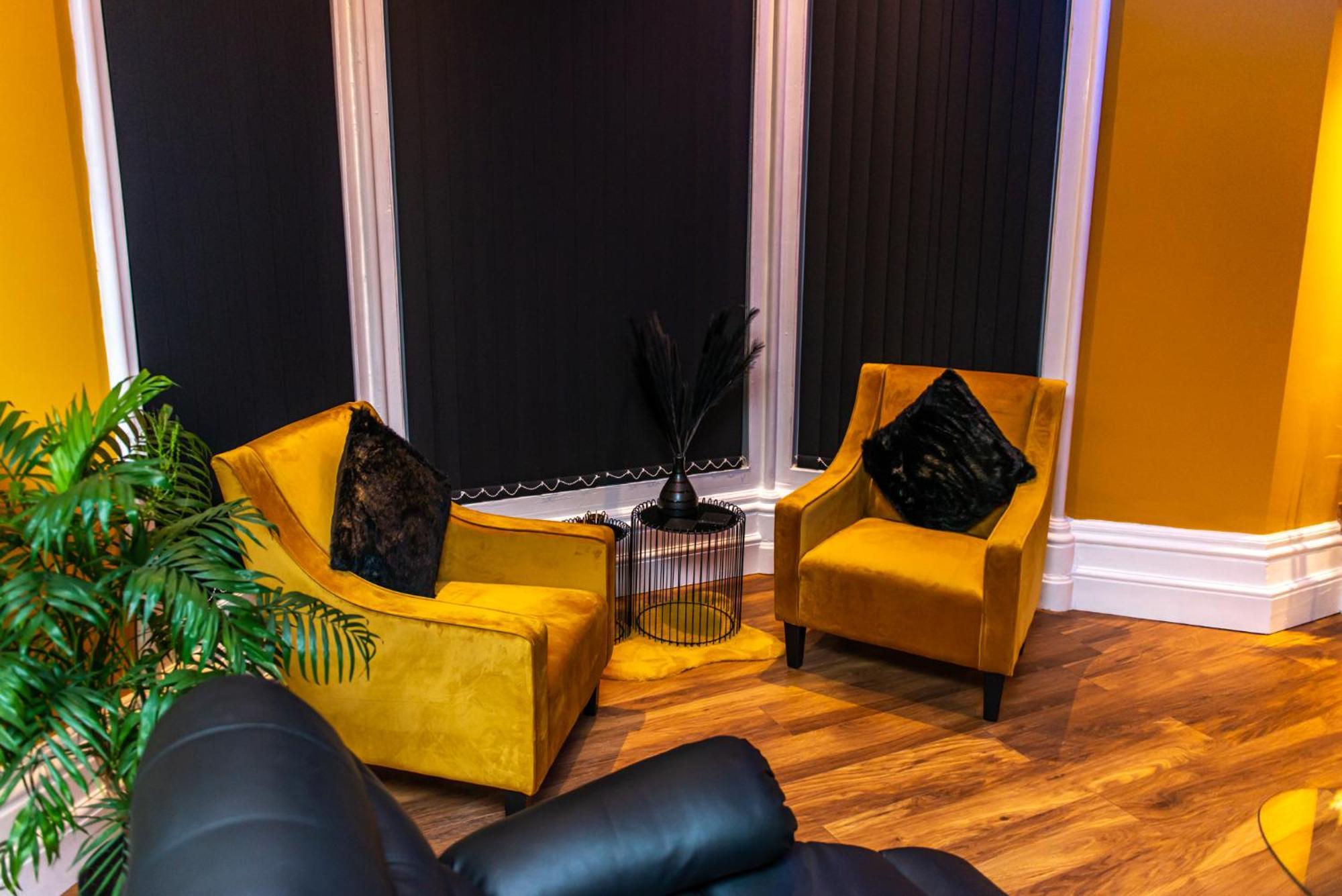 Optimal Apartments Bradford  Bilik gambar